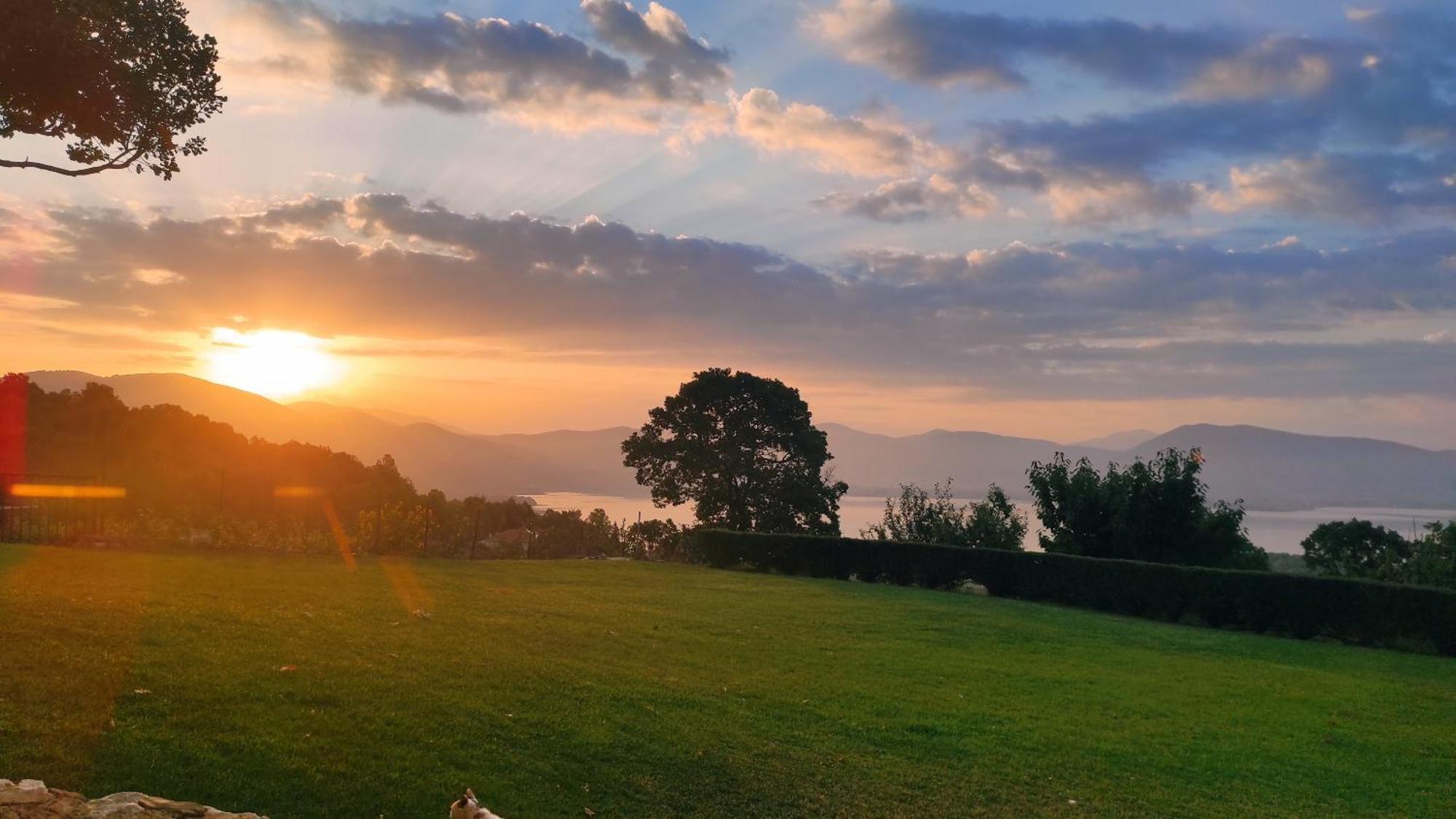 Enastron View Hotel Kastoria Bagian luar foto