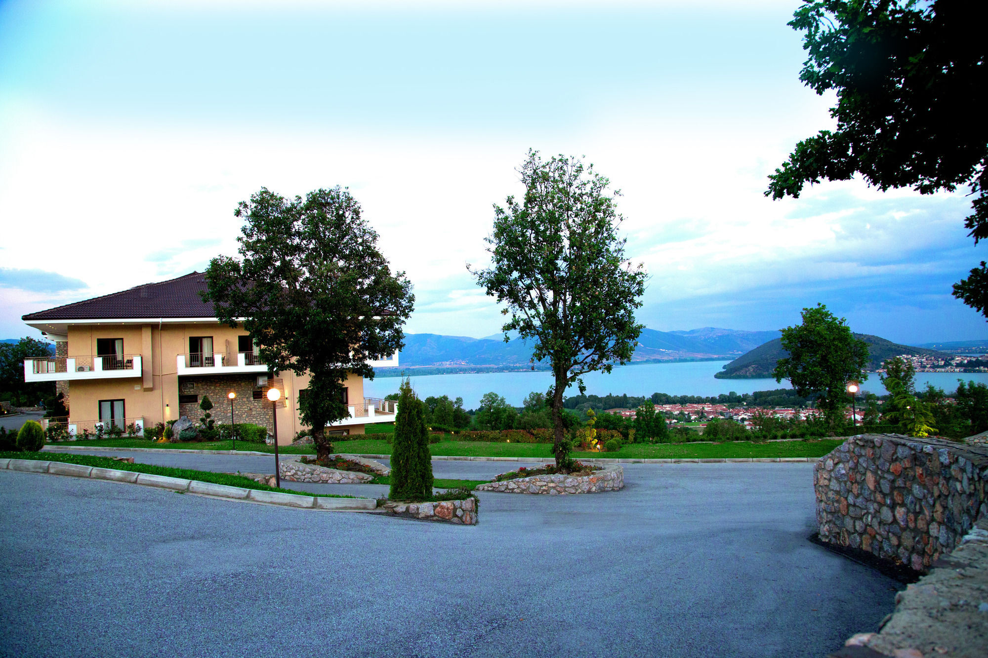 Enastron View Hotel Kastoria Bagian luar foto